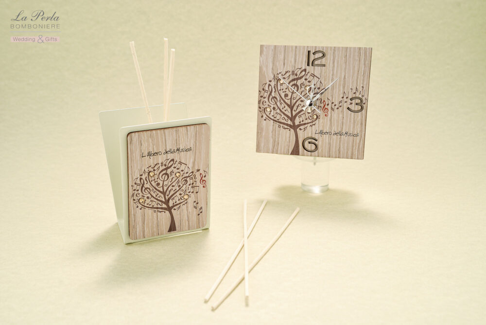 Orologio e Profumatore per ambiente Albero della Musica, in metallo intagliato al laser e legno, made in Italy. Dall’Albero della Vita fioriscono,come frutti, Note musicali.