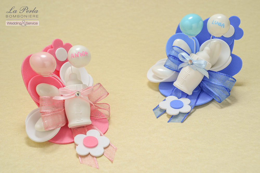Simpatici gessetti profumati a forma di Biberon e palloncini formati da noccioline ricoperte di cioccolato bianco, rosa e azzurro. Made in Italy