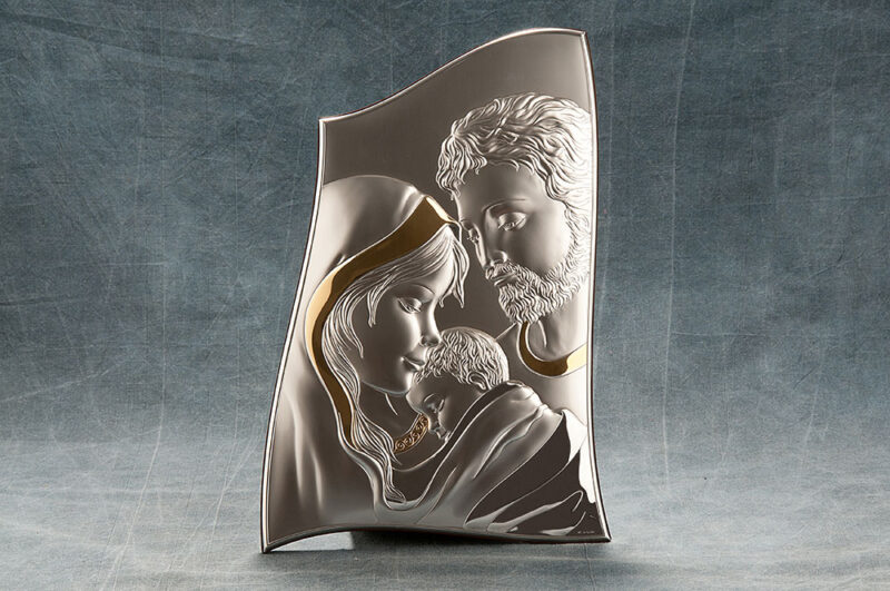 Icona Sacra Famiglia in argento, con decoro in oro zecchino, cm 22 x 34.